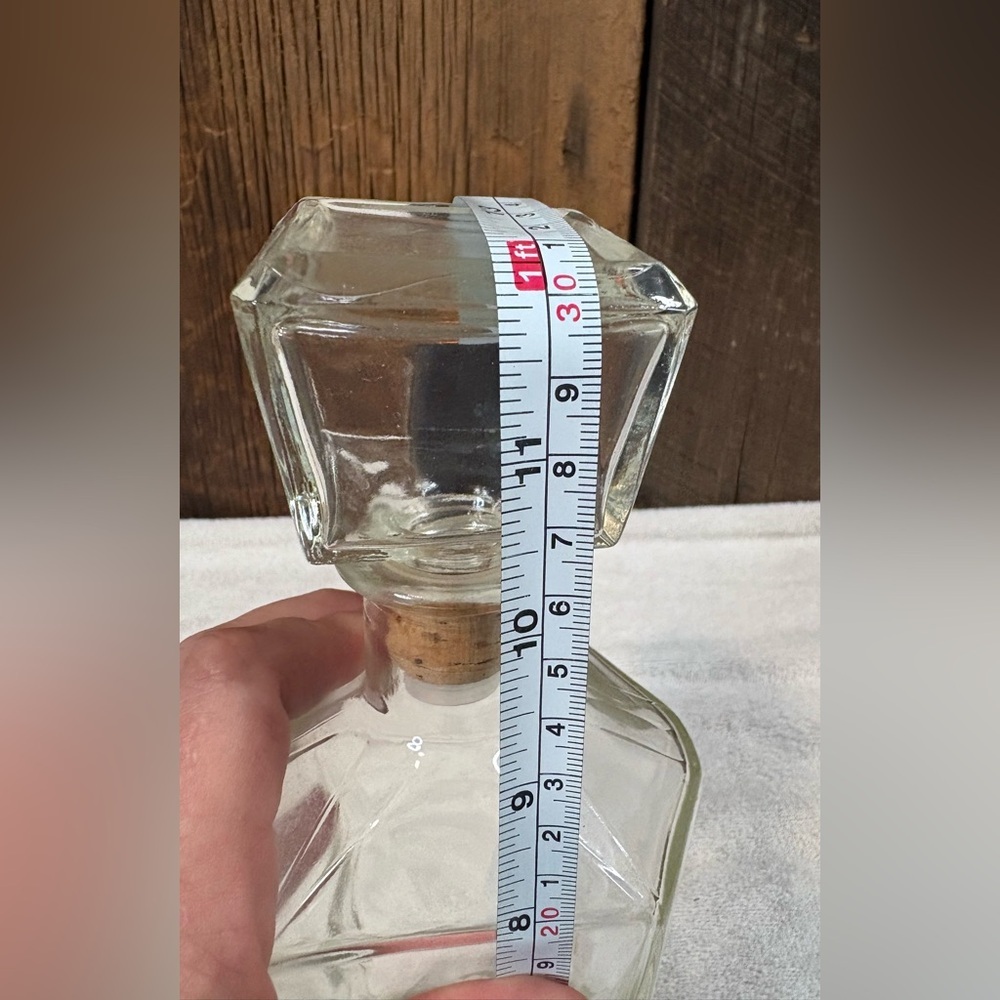 VINTAGE CLEAR GLASS LIQUOR/WINE DECANTER W/ GLASS STOPPER #0-126 ON BOTTOM 12" - Picture 9 of 10